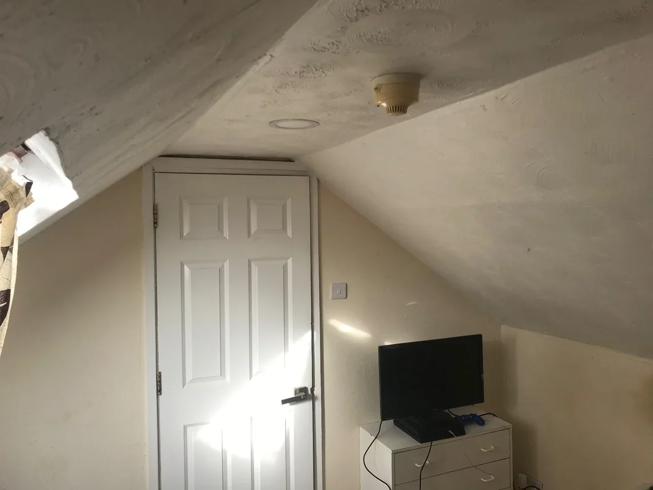 Room Lindisfarne Road in Greater London