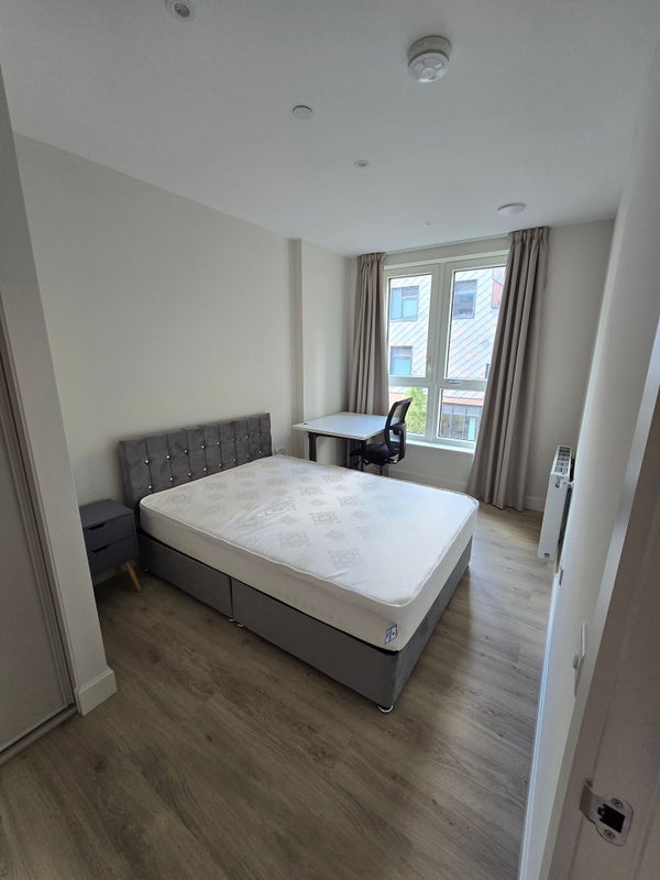 Room Clements Road in Greater London