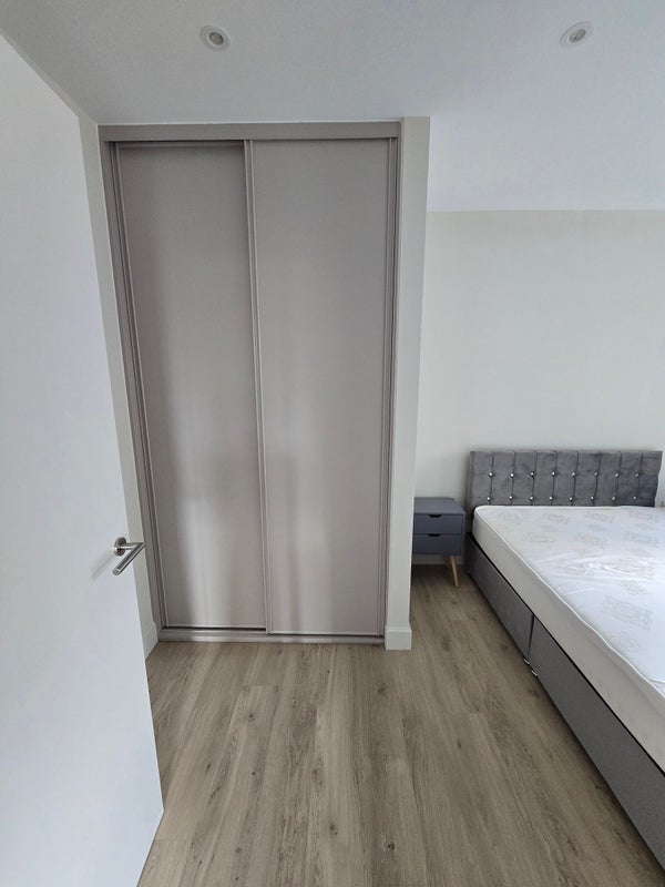 Room Clements Road in Greater London