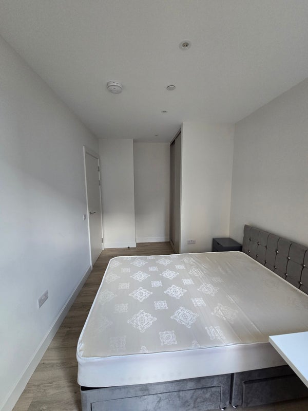 Room Clements Road in Greater London