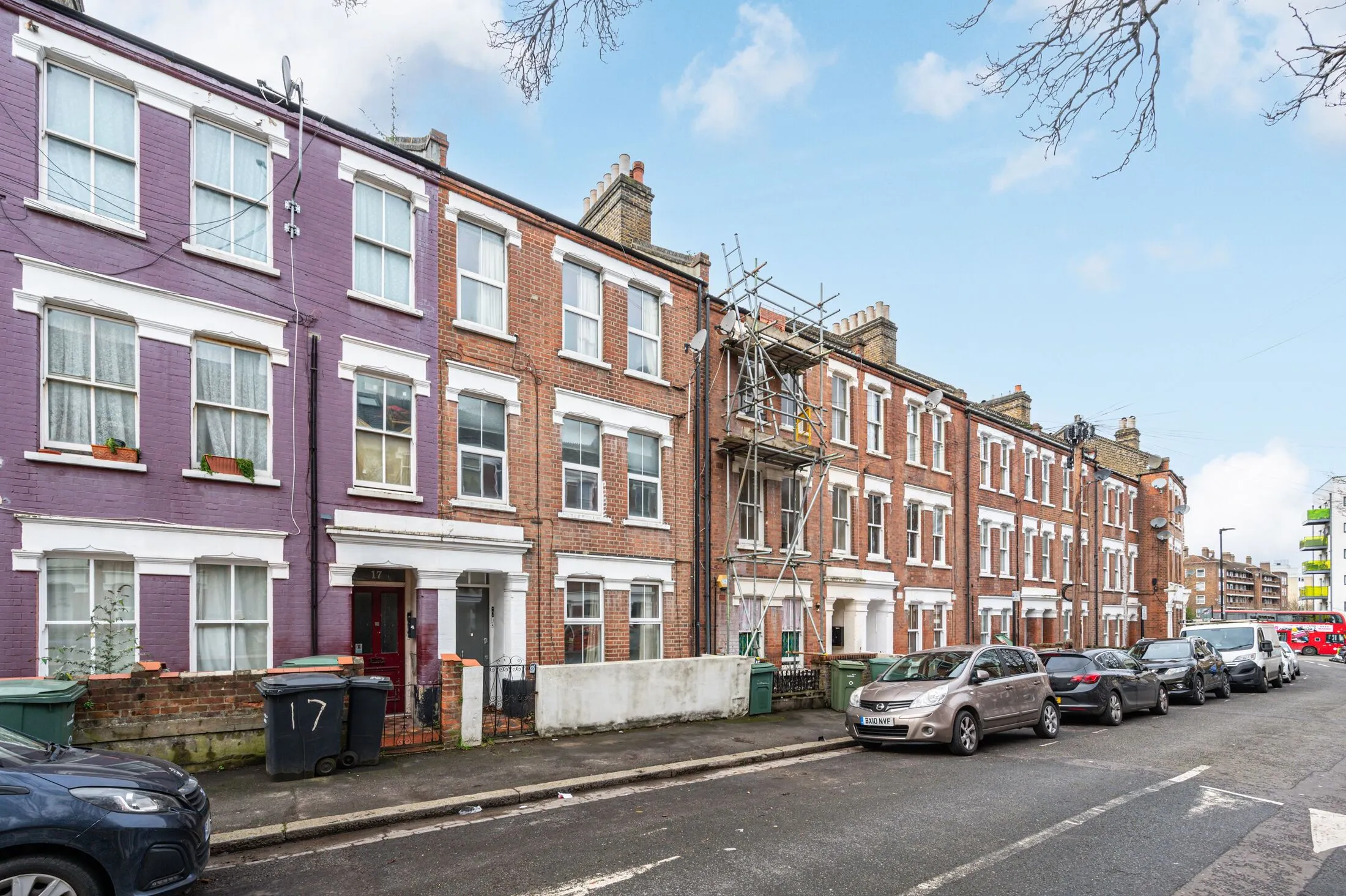 Flat Vaughan Road in Greater London