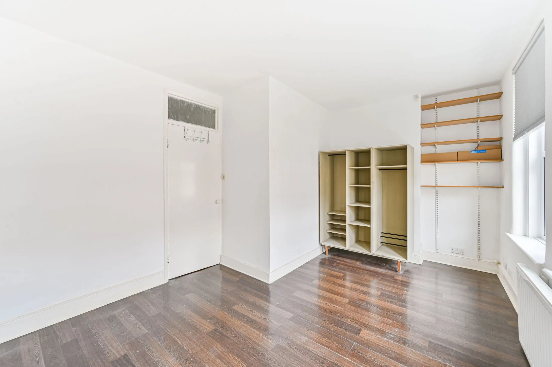 Flat Vaughan Road in Greater London