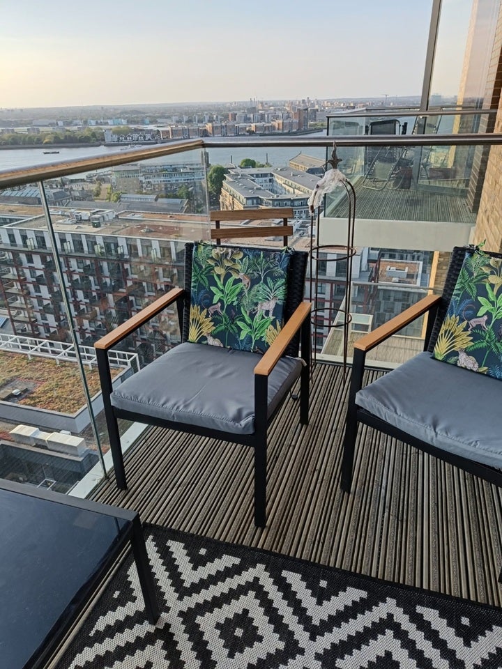 Flat Arsenal Way in Greater London