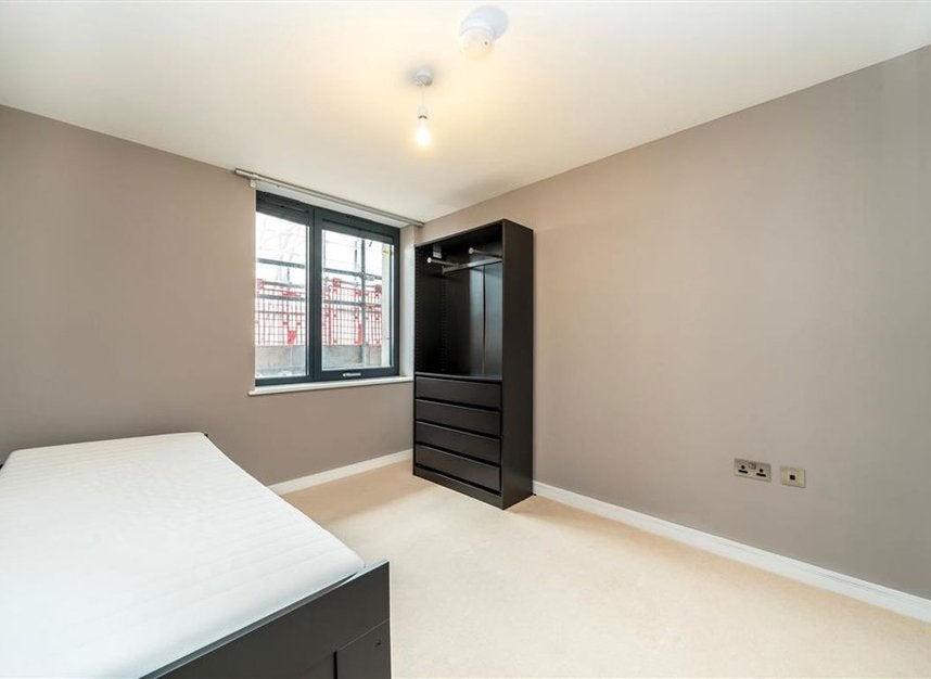 Flat Hawthorne Crescent in Greater London