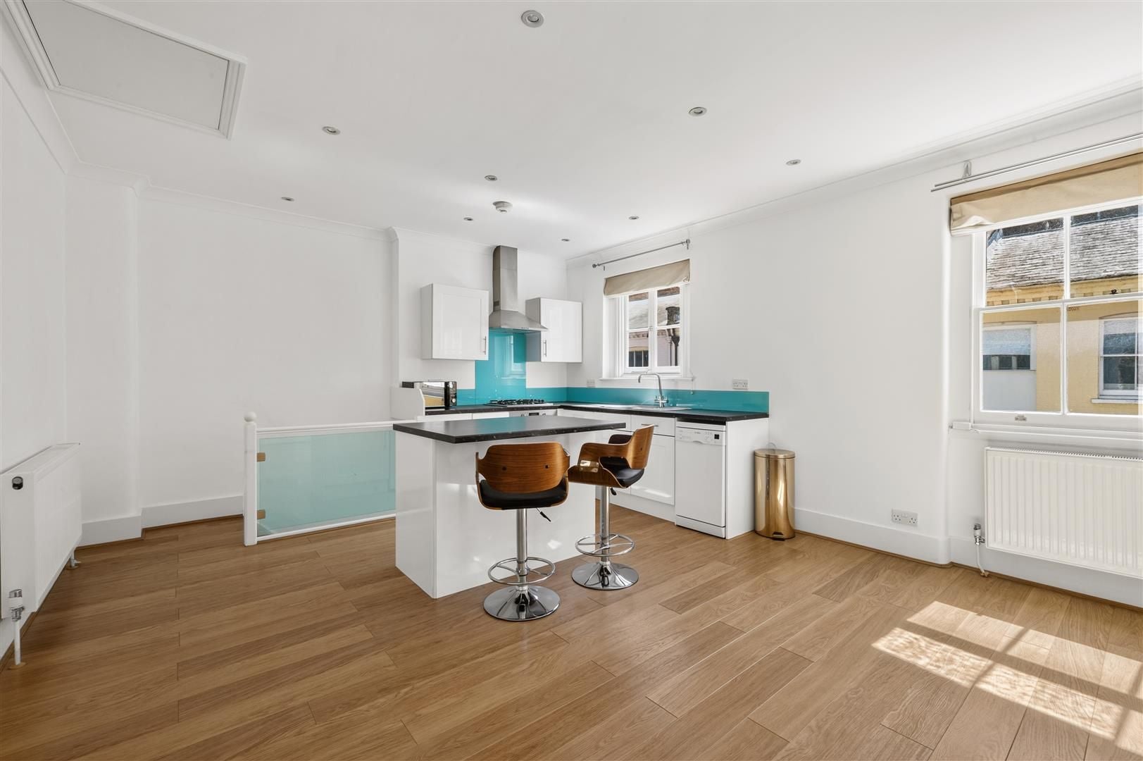 Flat Petersham Mews in Greater London
