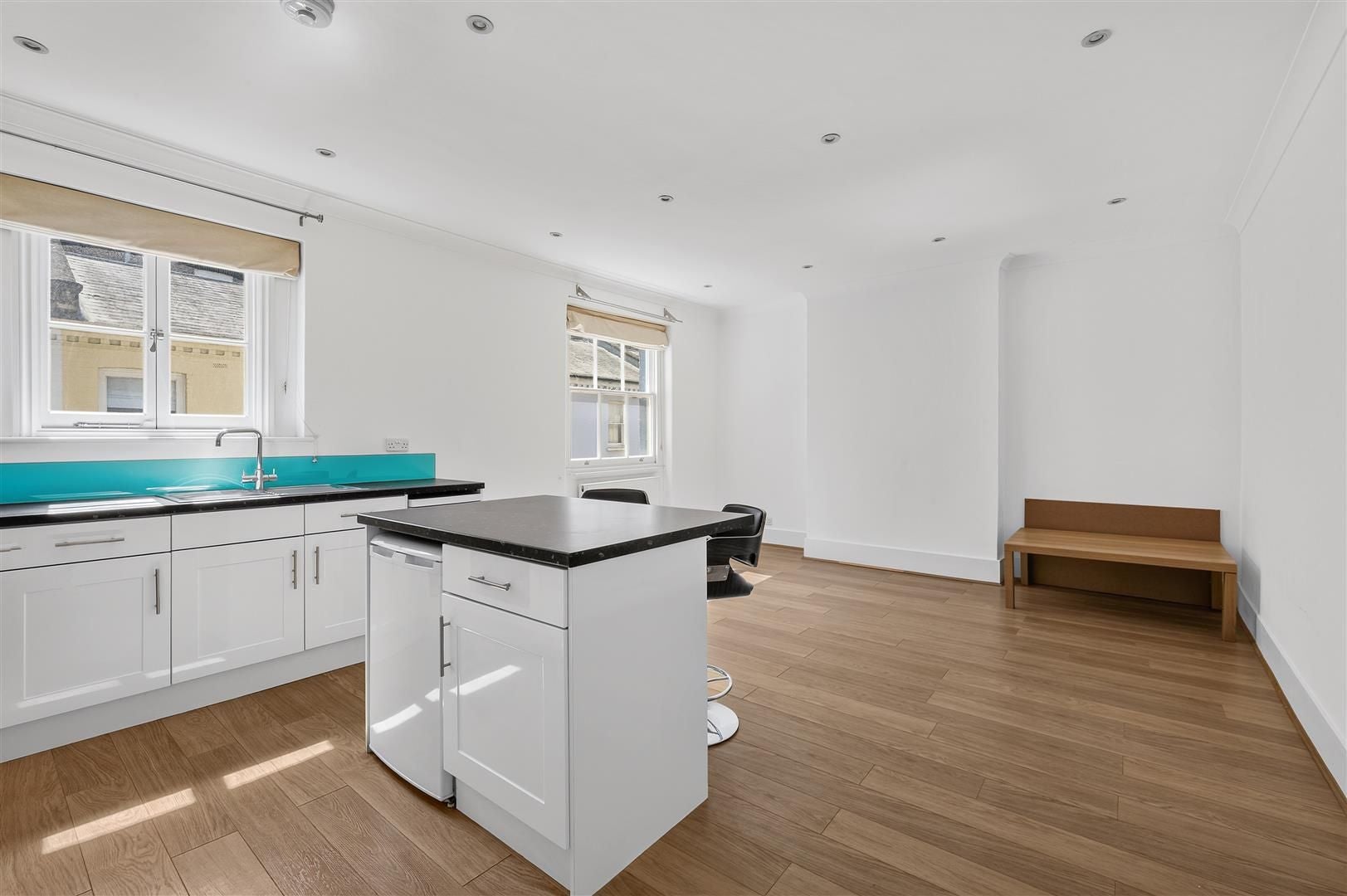 Flat Petersham Mews in Greater London
