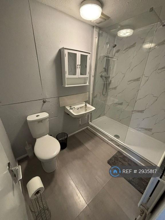 Room Barchester Close in Greater London
