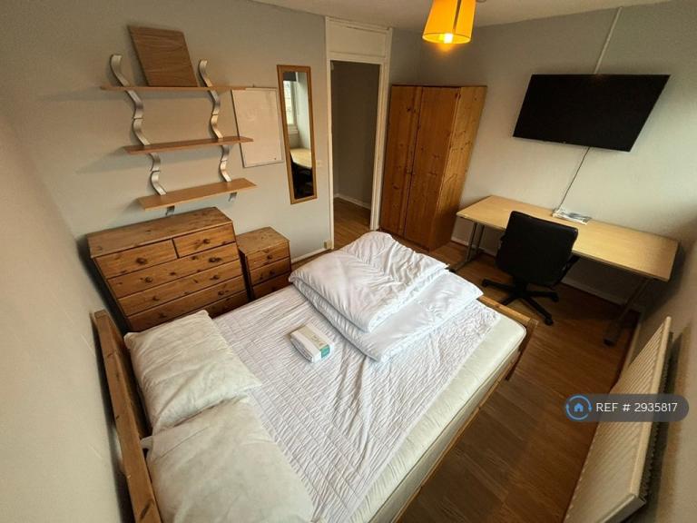 Room Barchester Close in Greater London