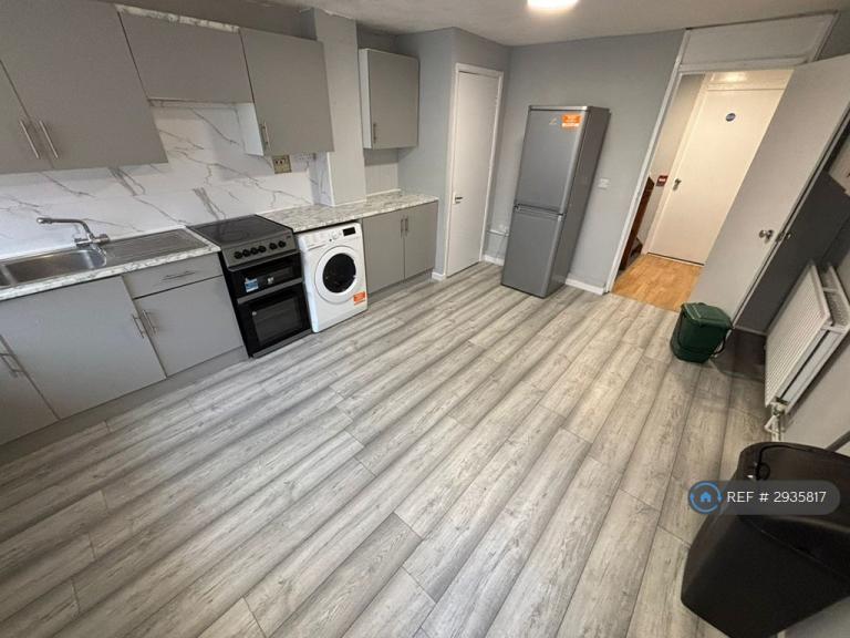 Room Barchester Close in Greater London