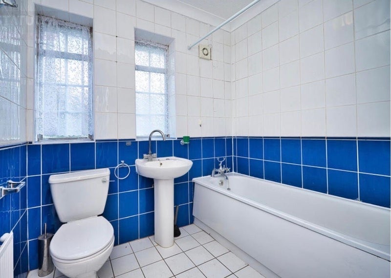 Room Maroon Street in Greater London