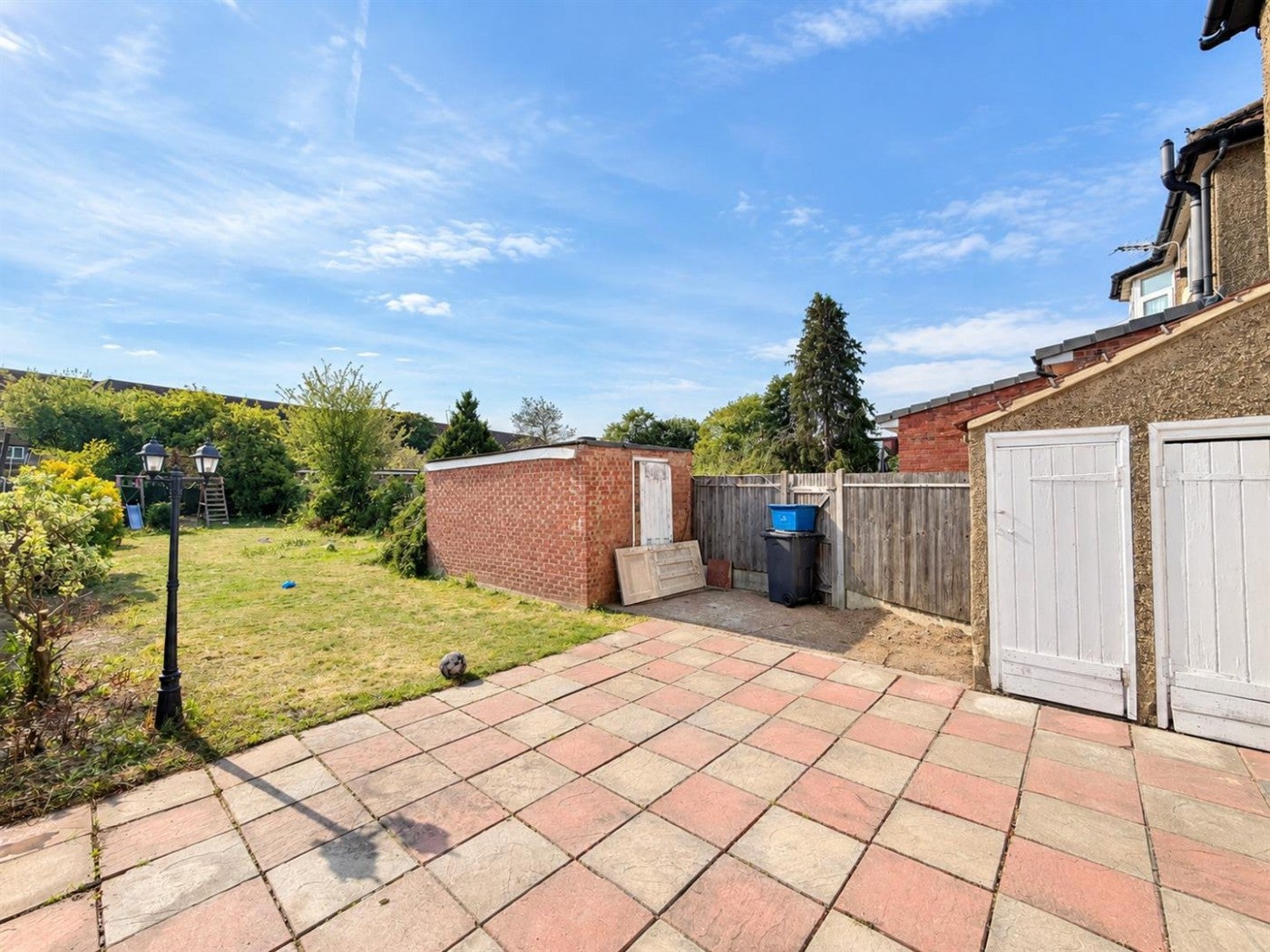 House Shelley Crescent in Greater London