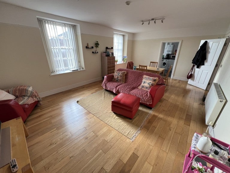 Flat Picton Court in Carmarthen