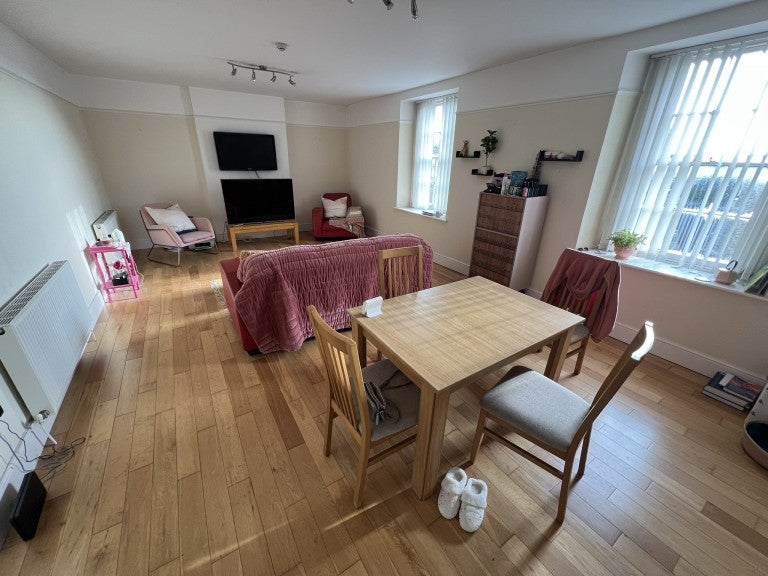 Flat Picton Court in Carmarthen