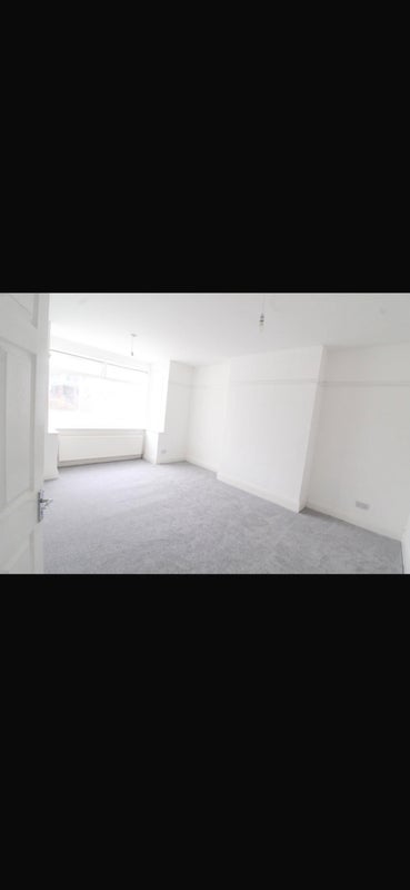 Room Bell Hill Road in Bristol