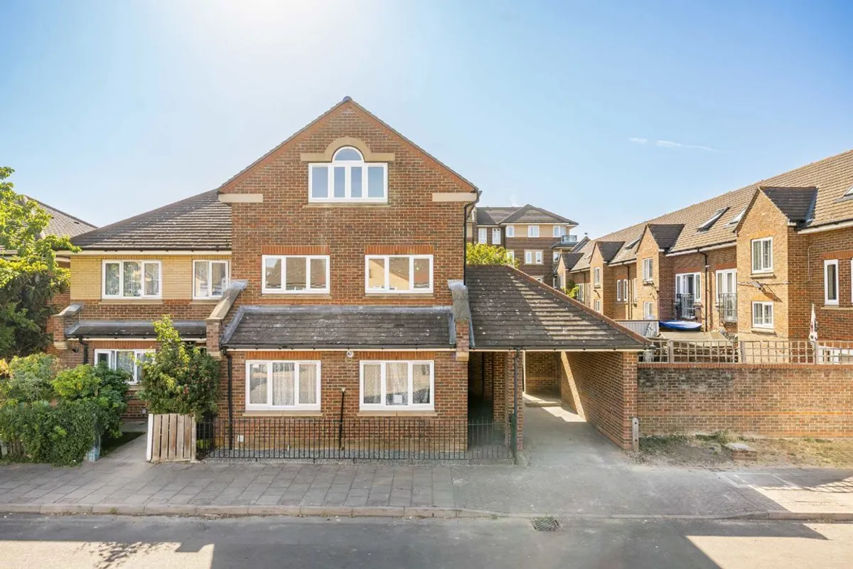 House Old Hospital Close in Greater London