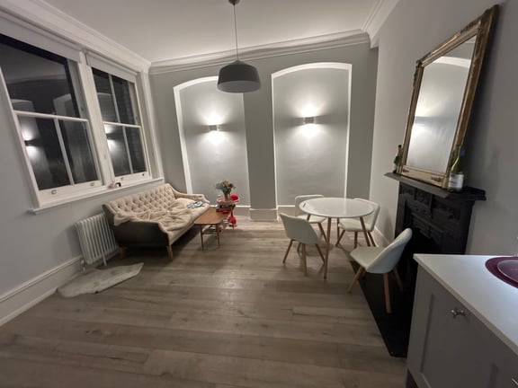 Room Shaftesbury Avenue in City of Westminster
