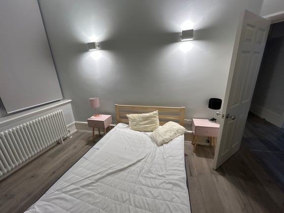 Room Shaftesbury Avenue in City of Westminster