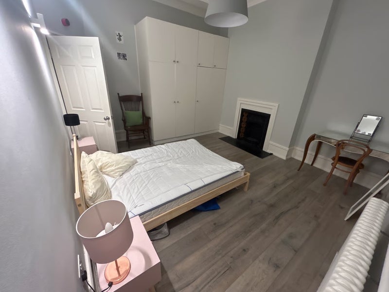 Room Shaftesbury Avenue in City of Westminster