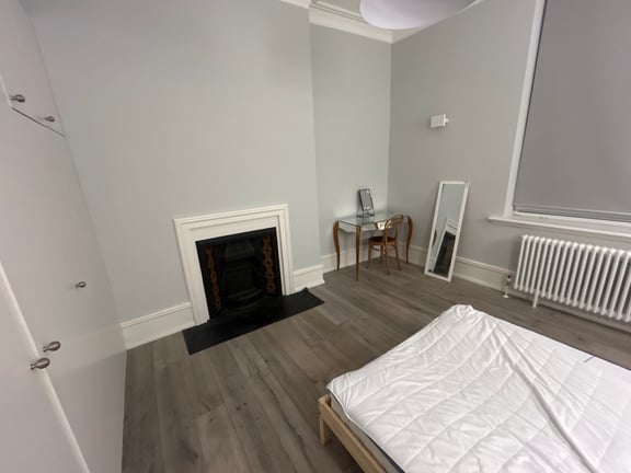 Room Shaftesbury Avenue in City of Westminster