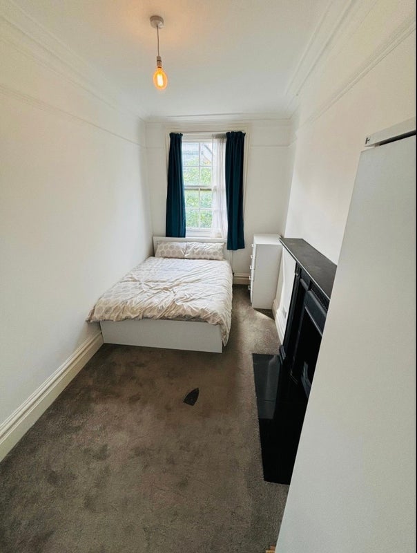 Room Lewisham High Street in Greater London