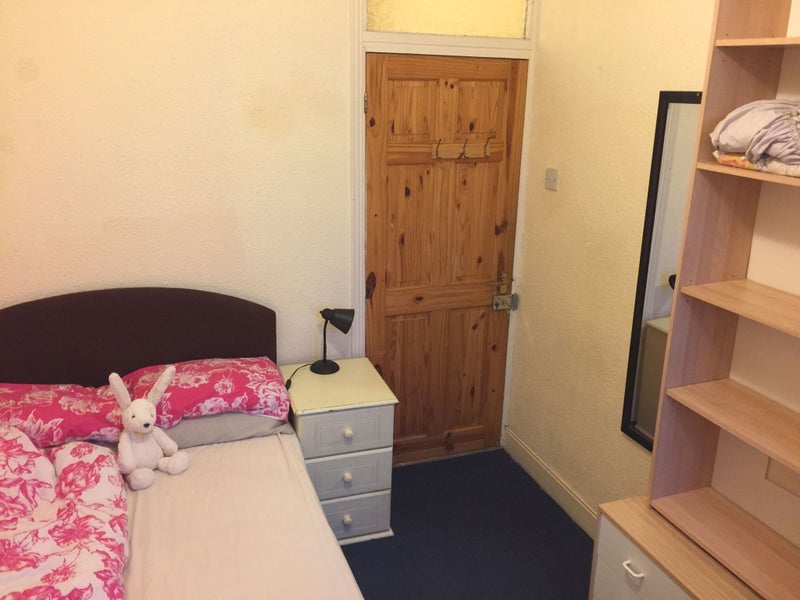 Room Ladykirk Road in Newcastle upon Tyne