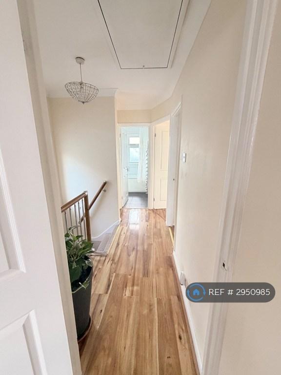 House Chaseside Close in Greater London