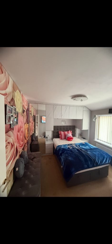 Flat Lothian Avenue in Greater London