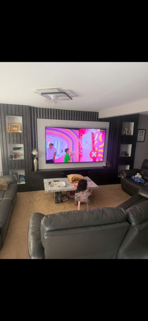 Flat Lothian Avenue in Greater London