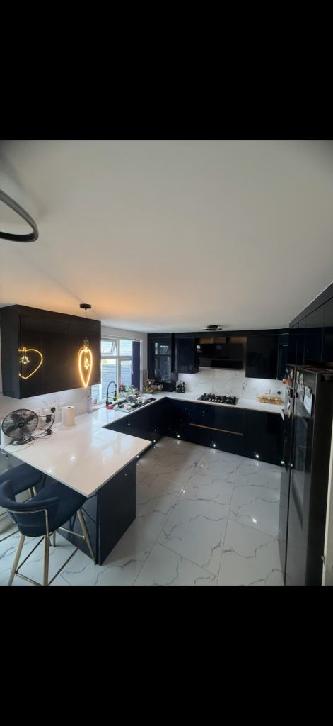 Flat Lothian Avenue in Greater London