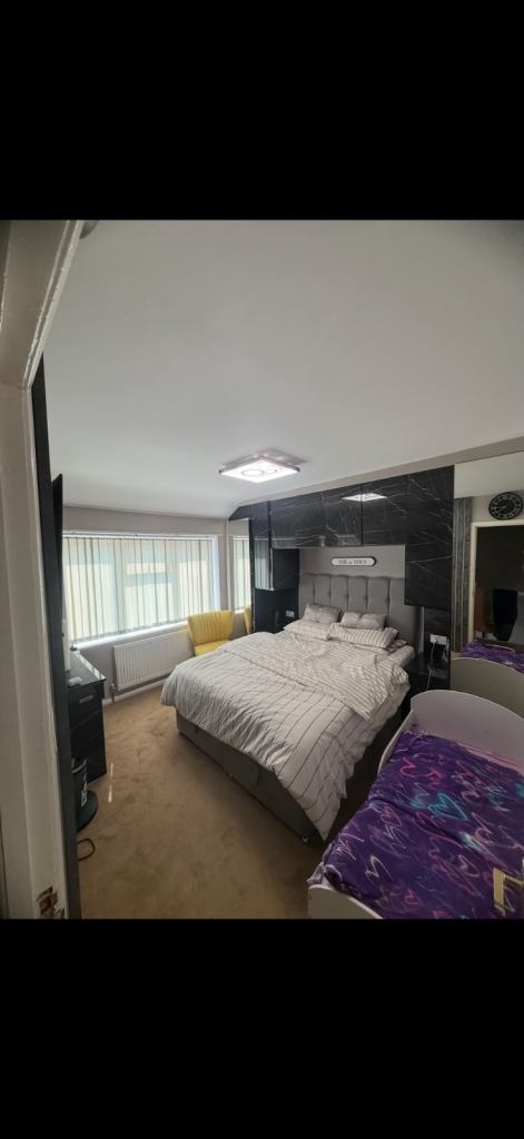 Flat Lothian Avenue in Greater London