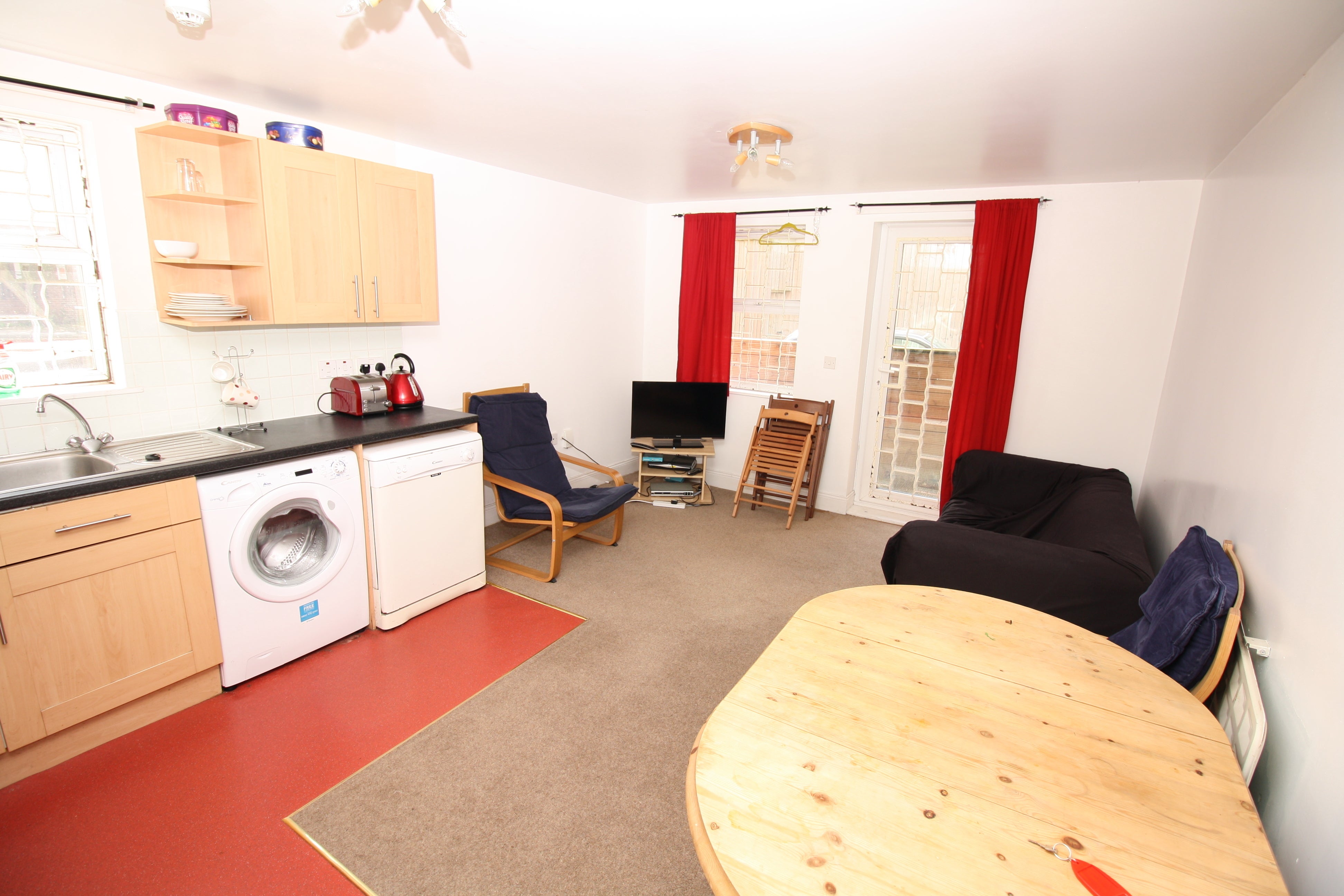Flat Falconar Street in Newcastle upon Tyne