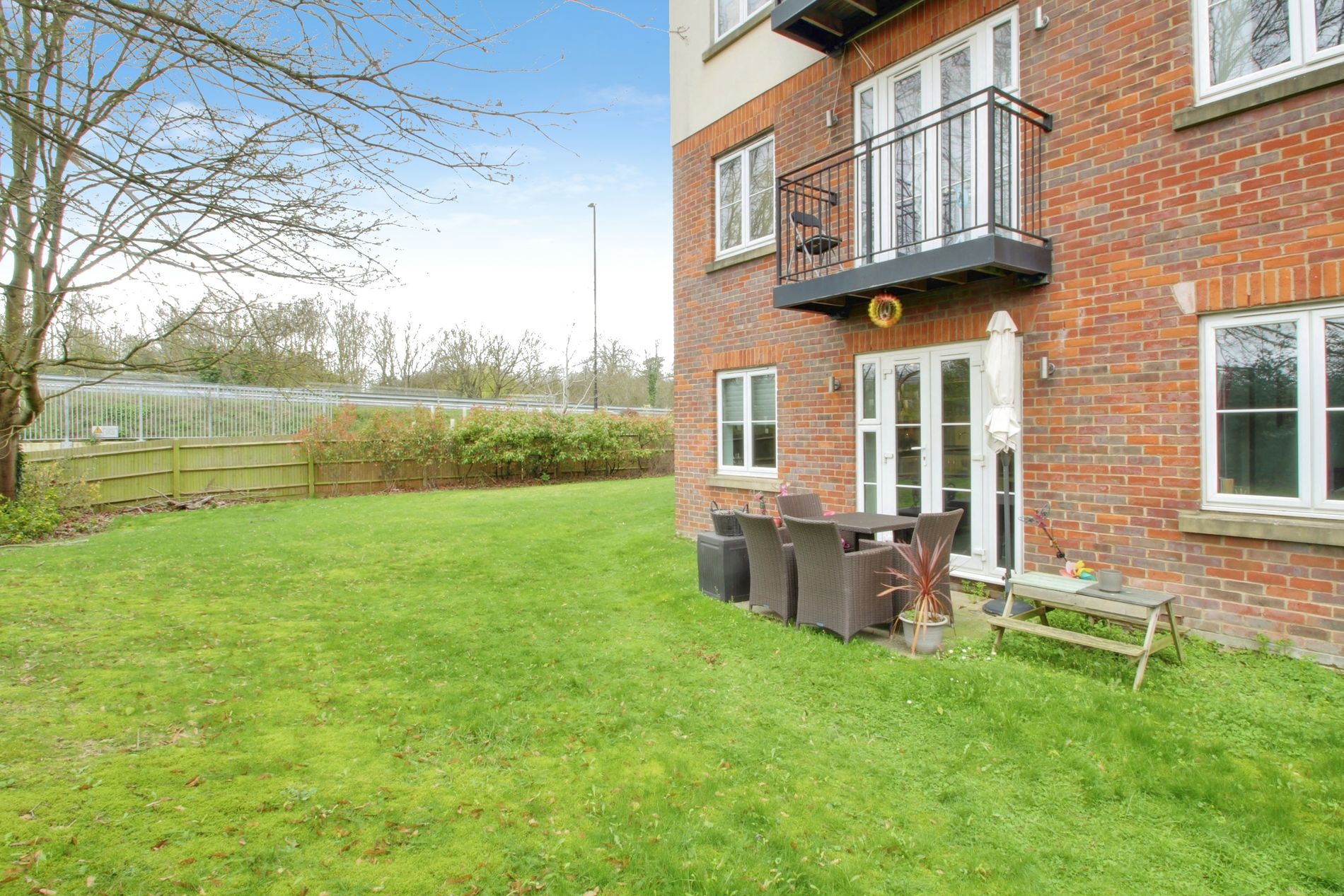 Flat Datchet Road in Slough
