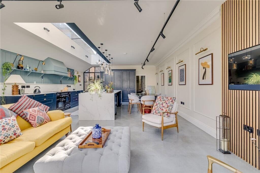 House Lysia Street in Greater London