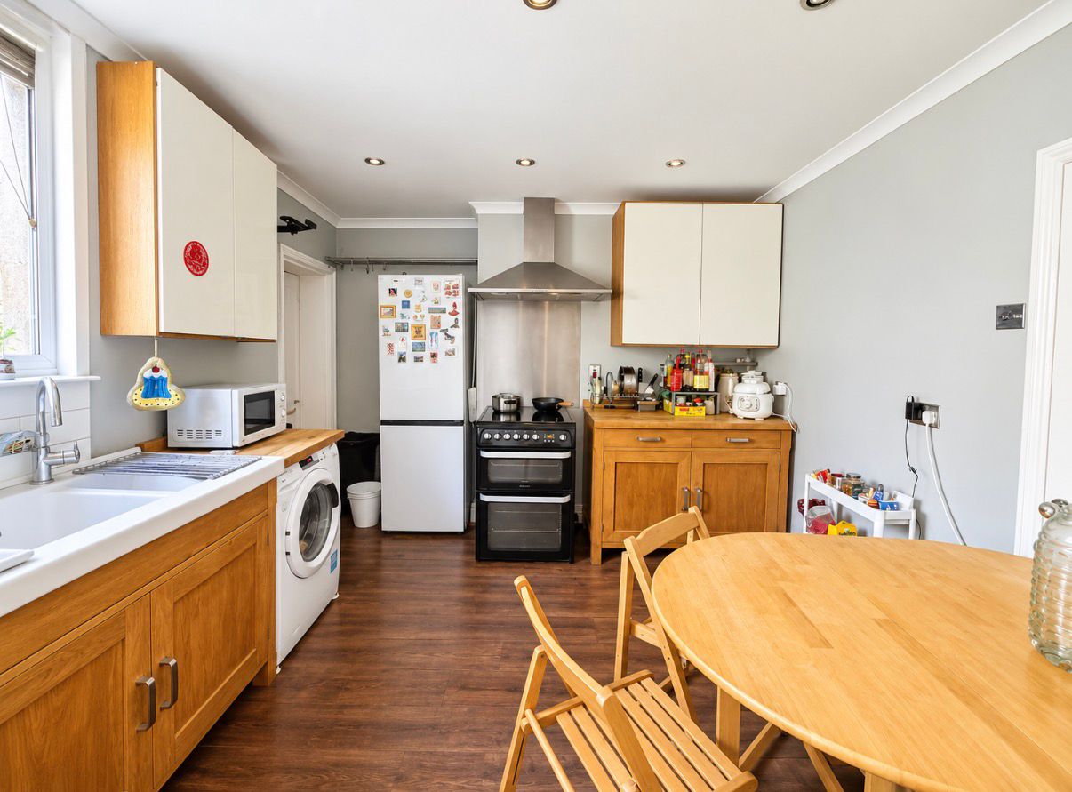 Flat Sirdar Road in Greater London