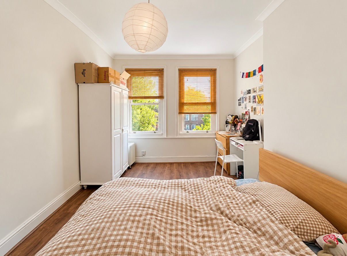 Flat Sirdar Road in Greater London