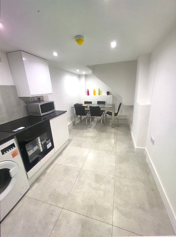 House Coburg Crescent in Greater London