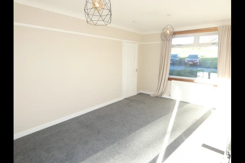 House Rossland Crescent in Bishopton