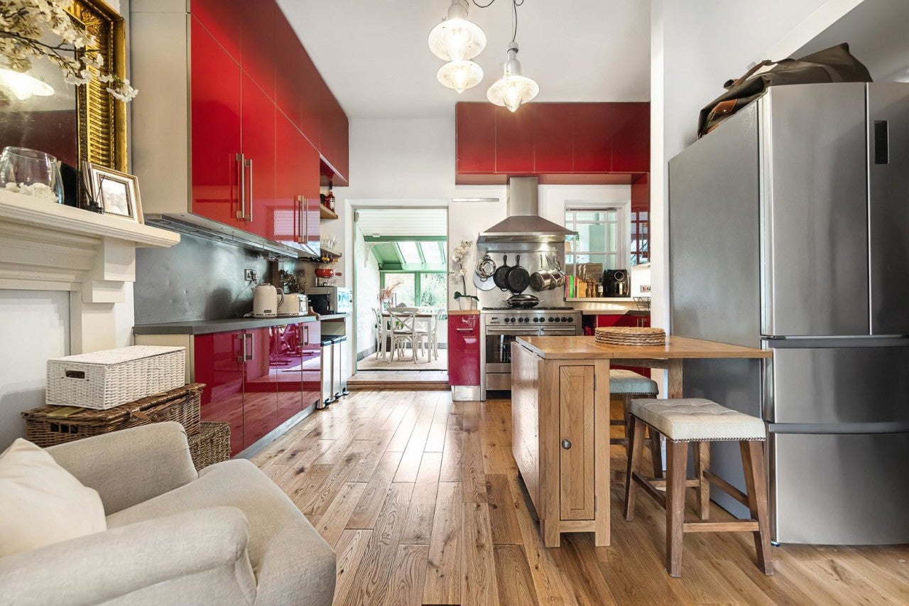 Flat Coldharbour Lane in Greater London