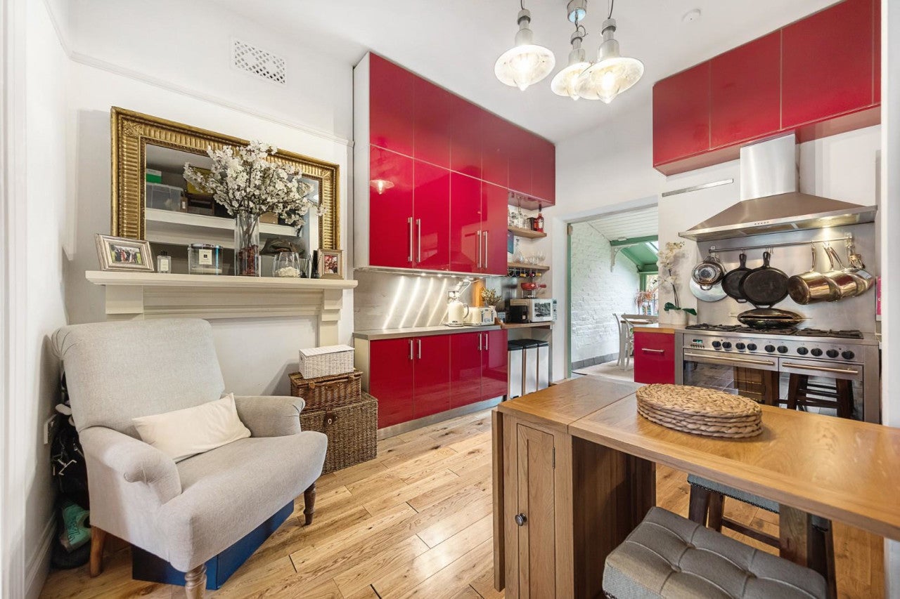 Flat Coldharbour Lane in Greater London