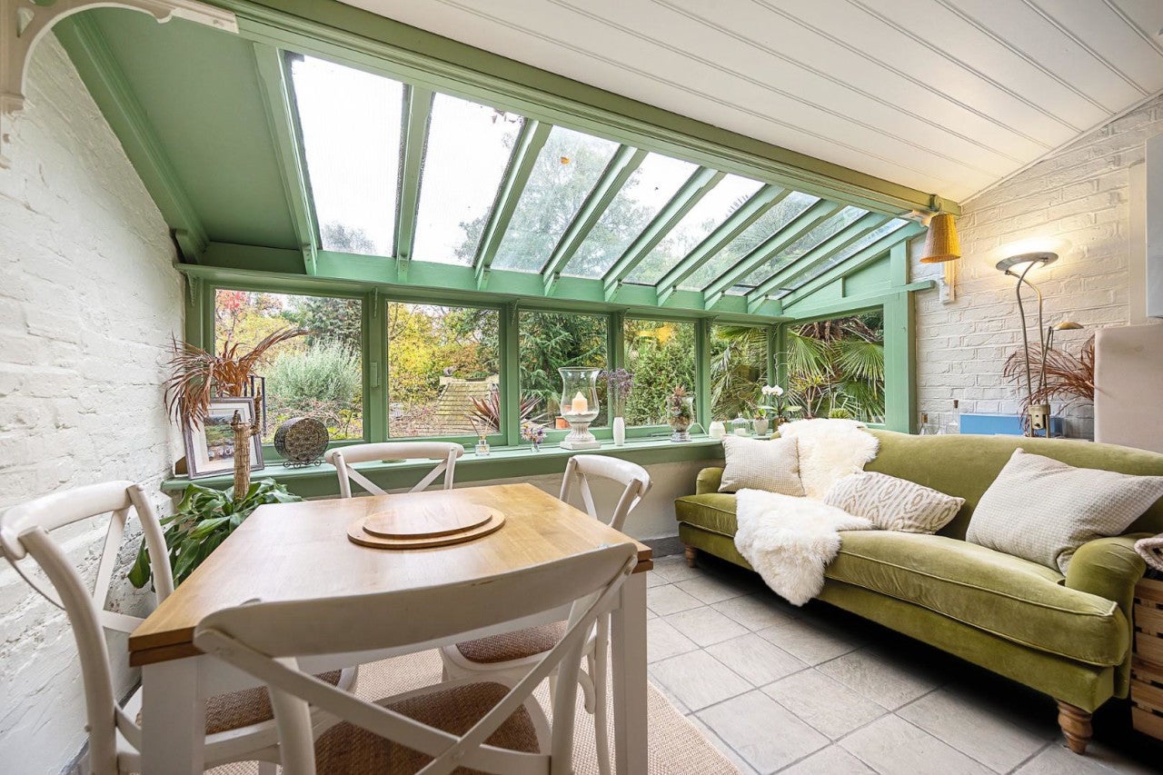 Flat Coldharbour Lane in Greater London
