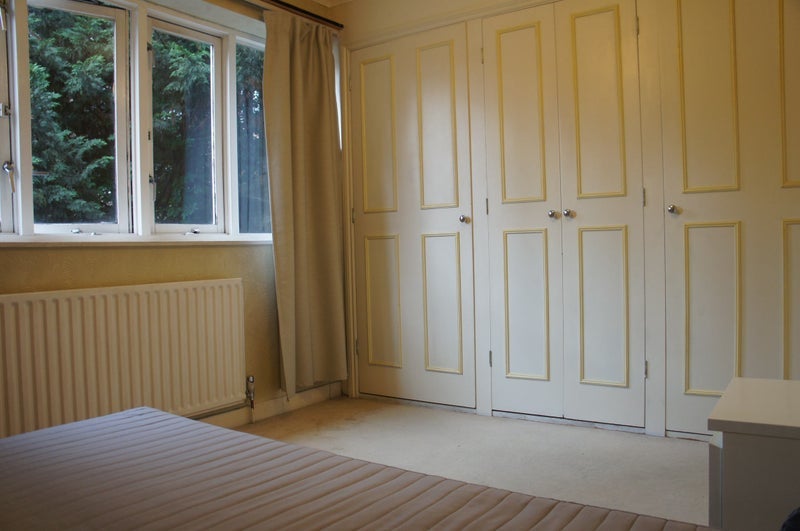 Room Burdett Street in Greater London