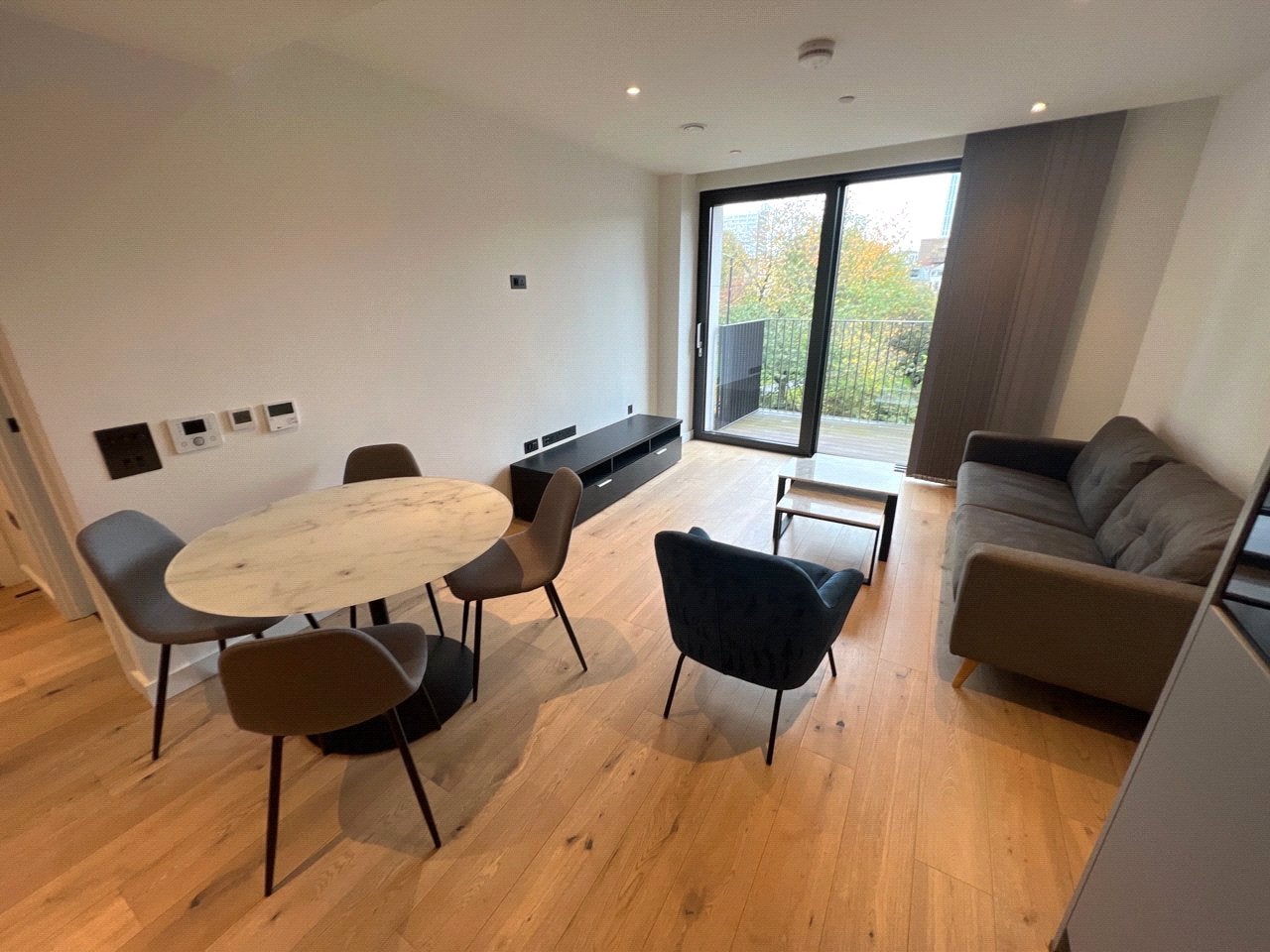 Flat Clarendon Court in Greater London