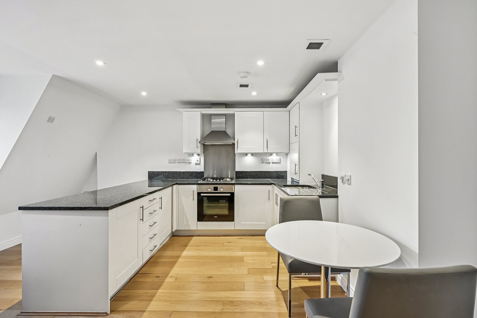 Flat Mortimer Street in City of Westminster