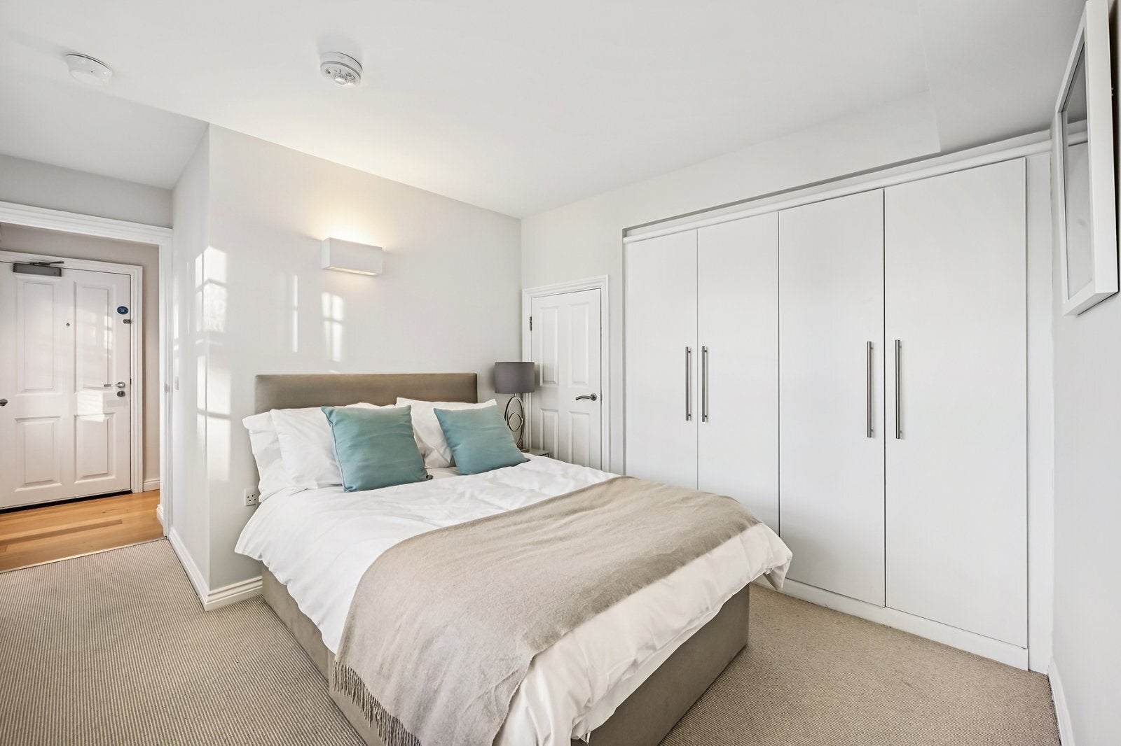 Flat Mortimer Street in City of Westminster