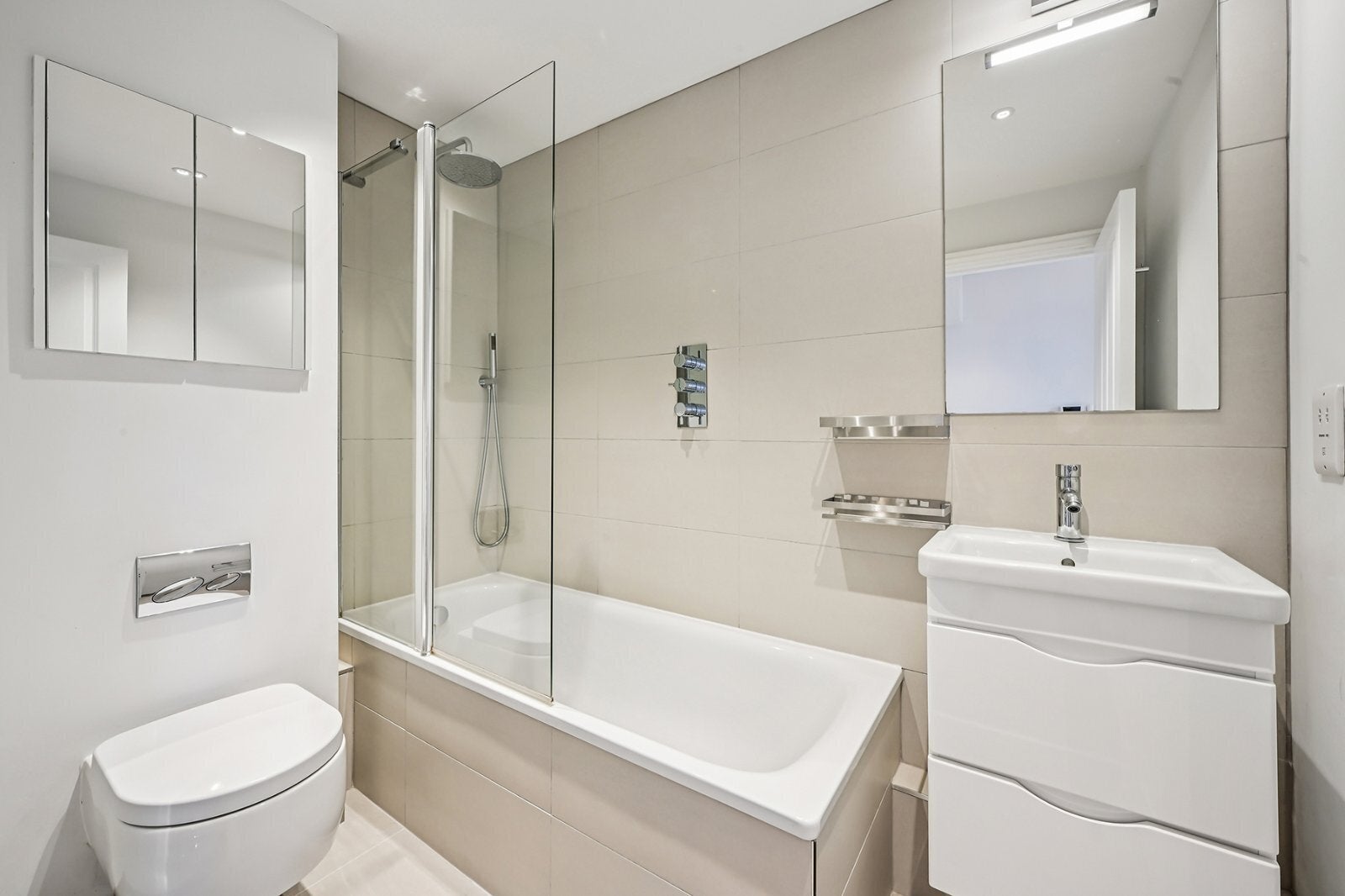 Flat Mortimer Street in City of Westminster