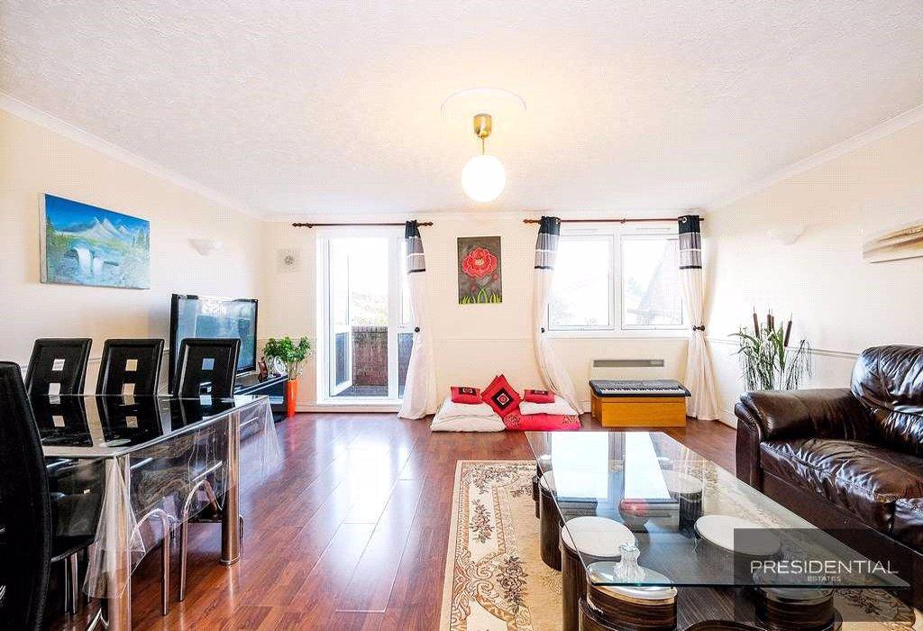 Flat Glen Rise in Greater London
