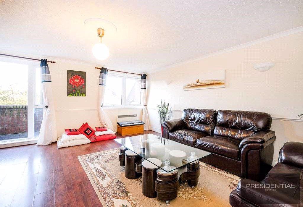 Flat Glen Rise in Greater London