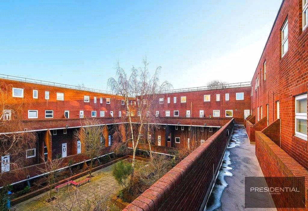 Flat Glen Rise in Greater London