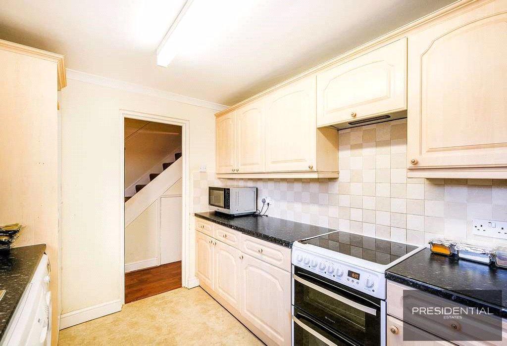 Flat Glen Rise in Greater London