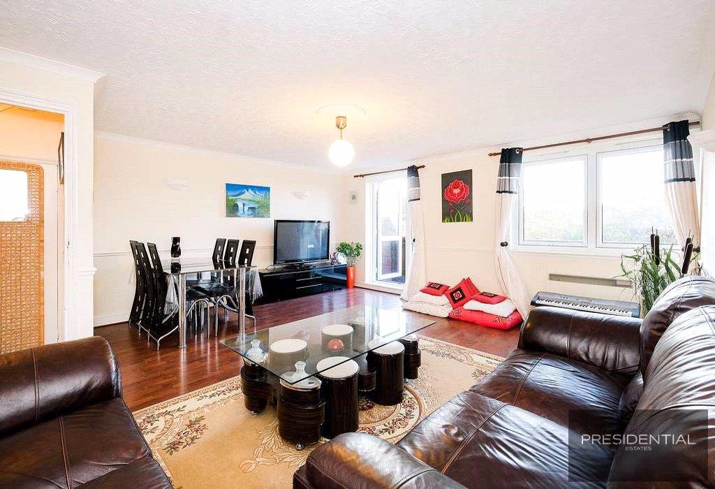 Flat Glen Rise in Greater London
